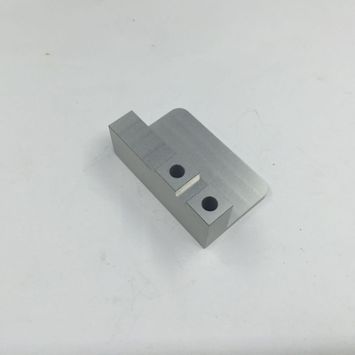 Parti di lavorazione in alluminio CNC personalizzate per prestazioni